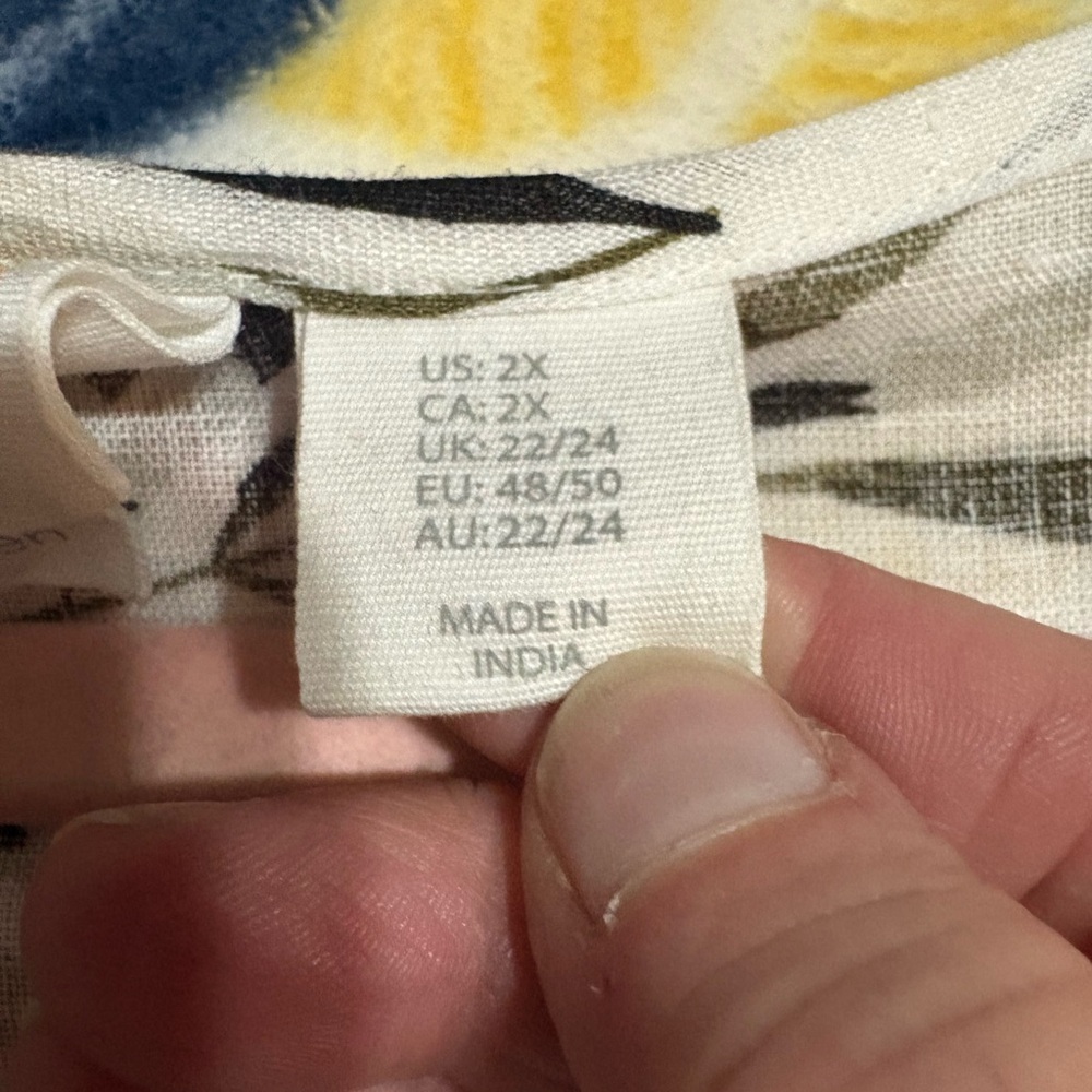 C&C California Linen Top with Tropical Leaf Design - Picture 4 of 13